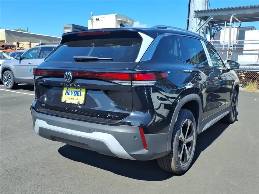 2025 Volkswagen Tiguan SE photo 1