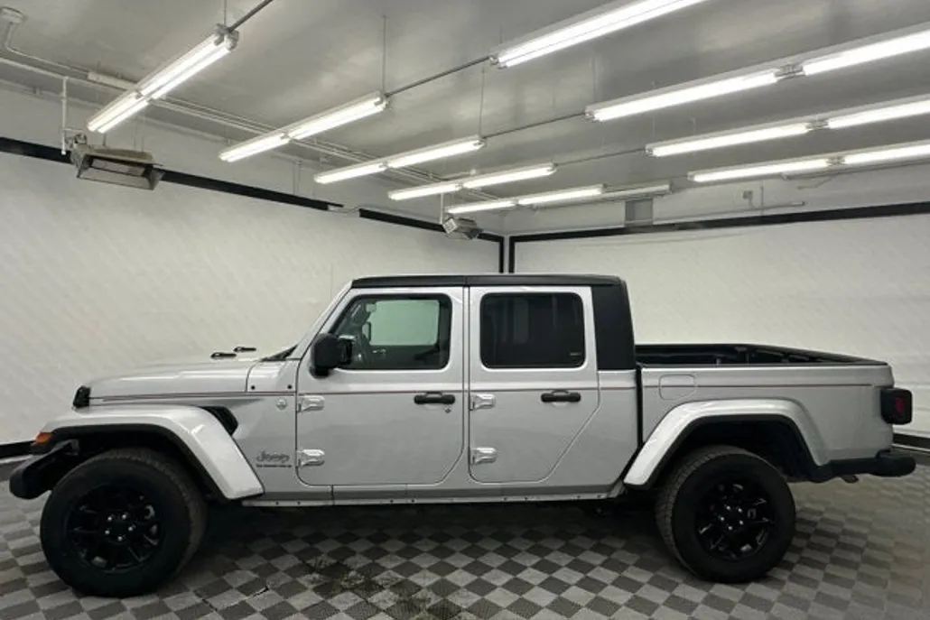 2023 Jeep Gladiator Overland photo 1