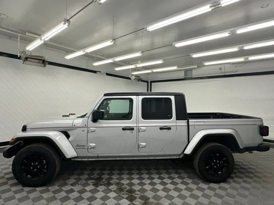 2023 Jeep Gladiator Overland photo 1