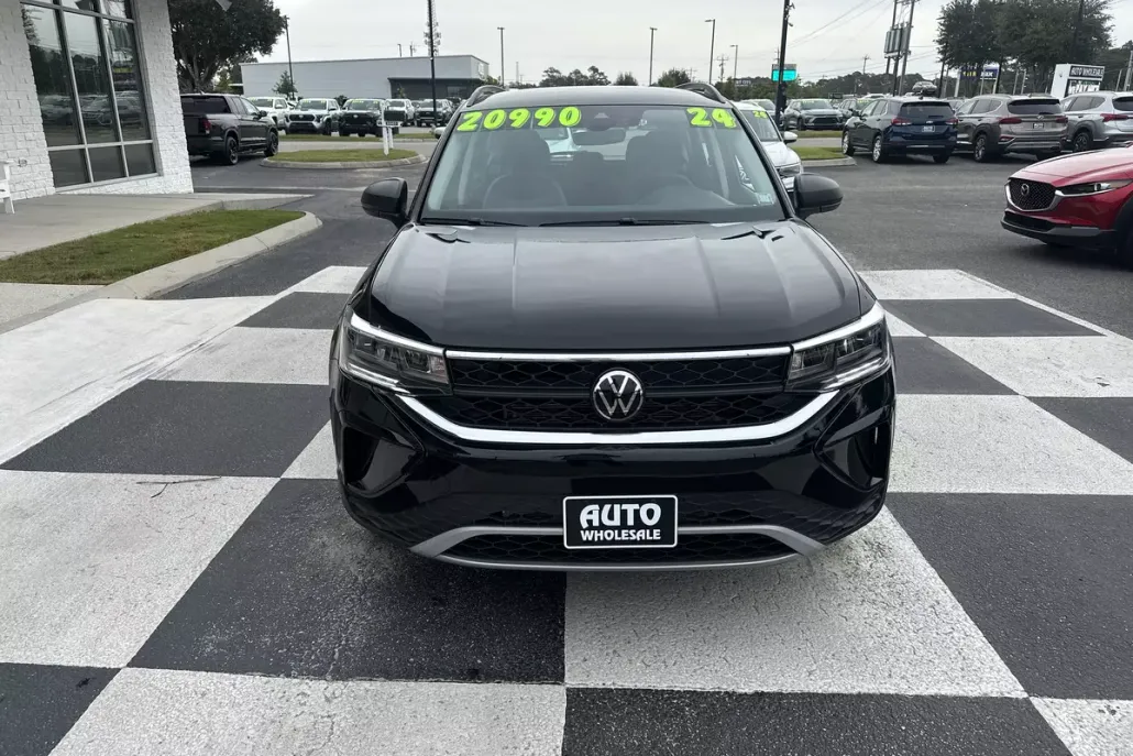 2024 Volkswagen Taos S photo 1