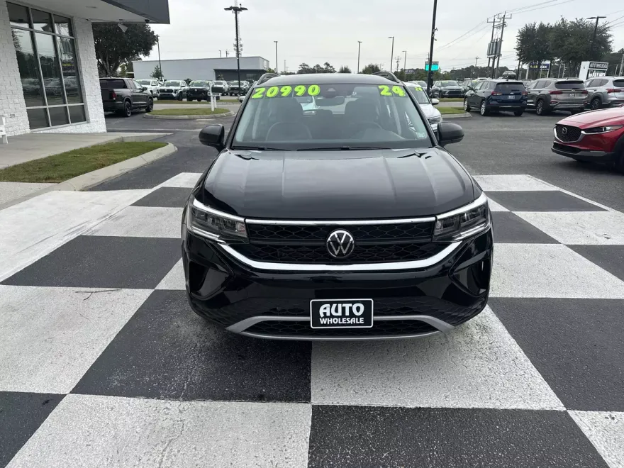 2024 Volkswagen Taos S photo 1