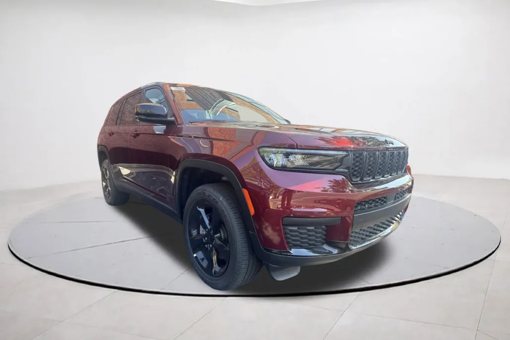 2025 Jeep Grand Cherokee Altitude photo 1