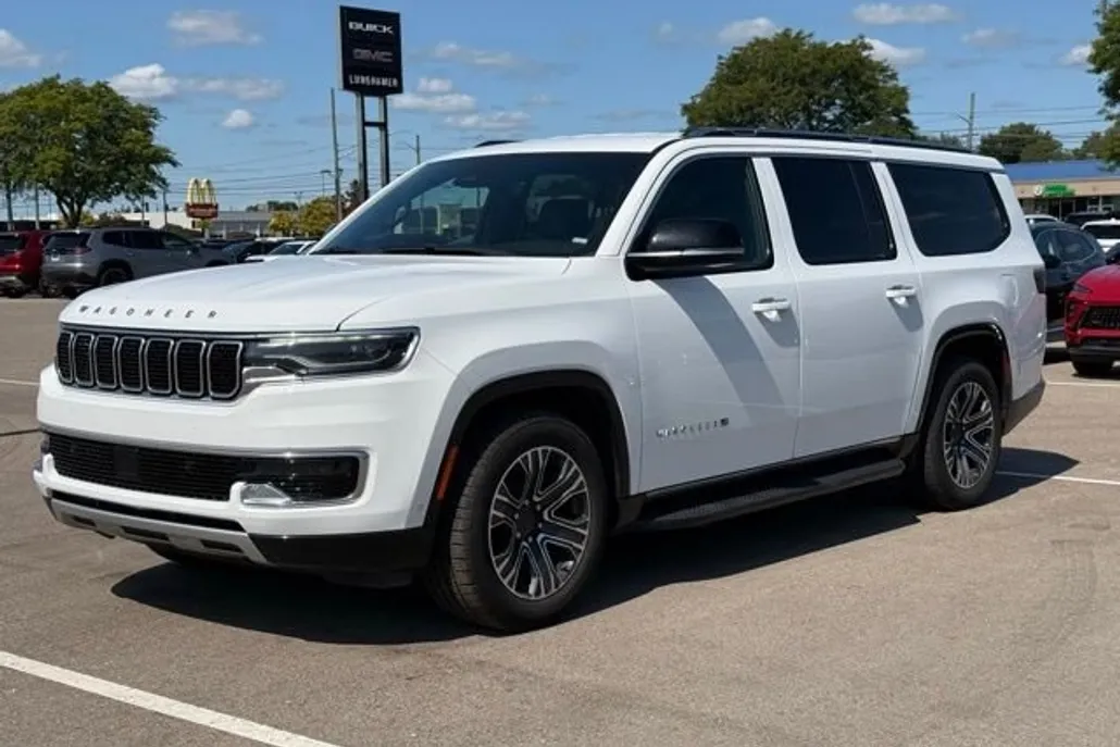 2023 Jeep Wagoneer L Series II photo 1