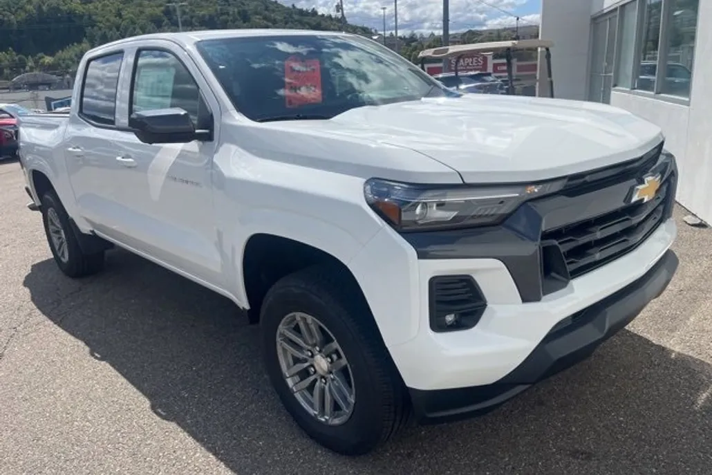 2026 Chevrolet Colorado LT photo 1