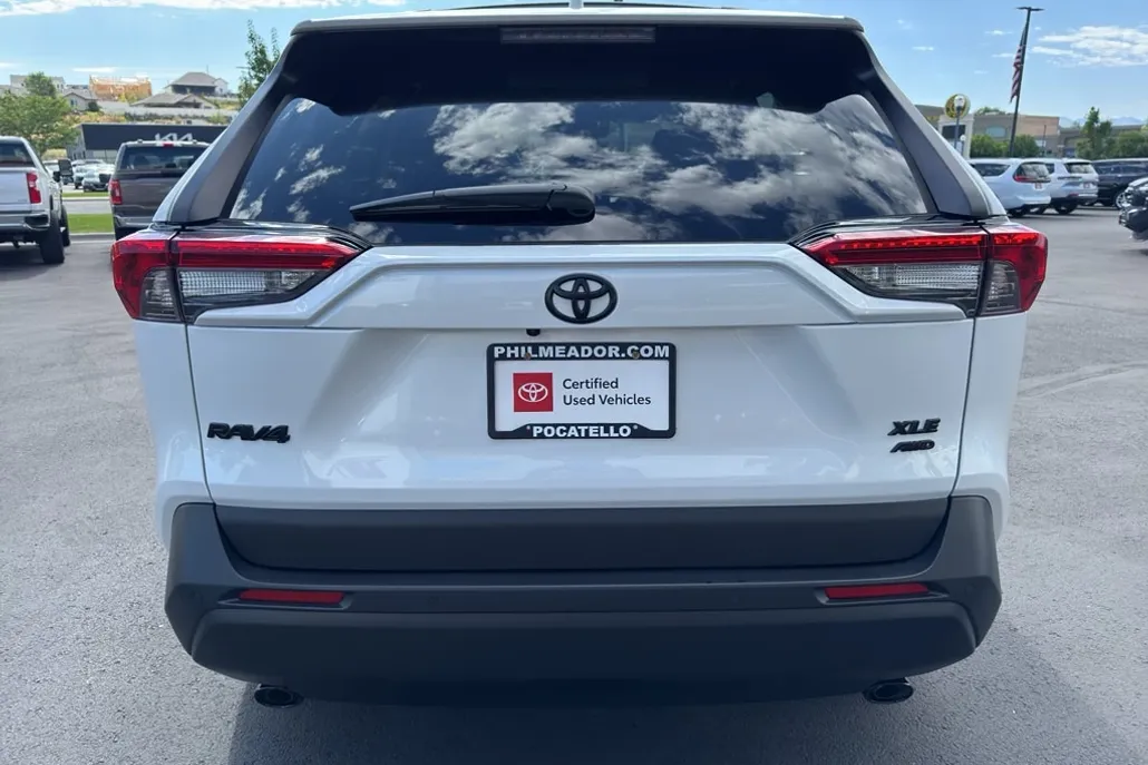 2025 Toyota RAV4 XLE Premium photo 1