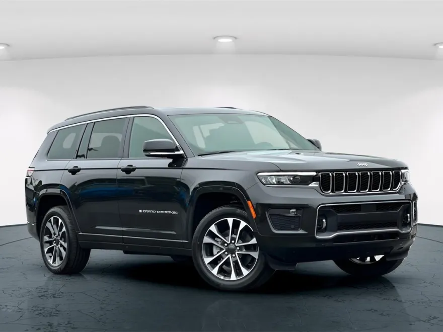 2024 Jeep Grand Cherokee Overland photo 1