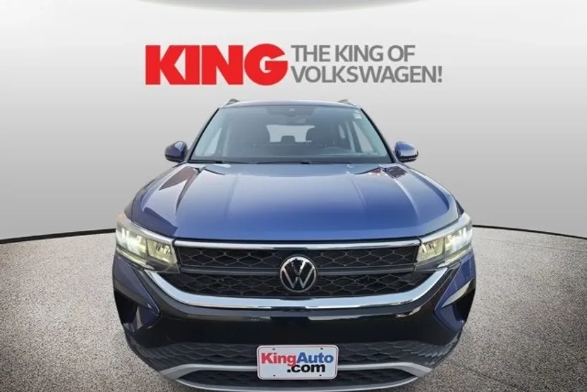 2023 Volkswagen Taos SE photo 1