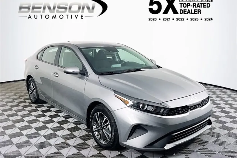 2023 Kia Forte LXS photo 1