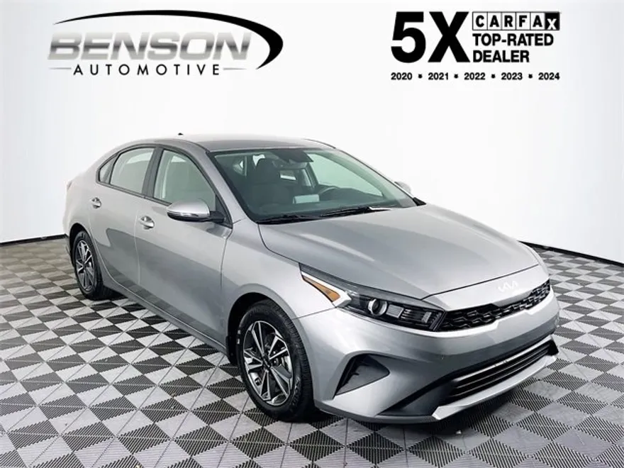 2023 Kia Forte LXS photo 1