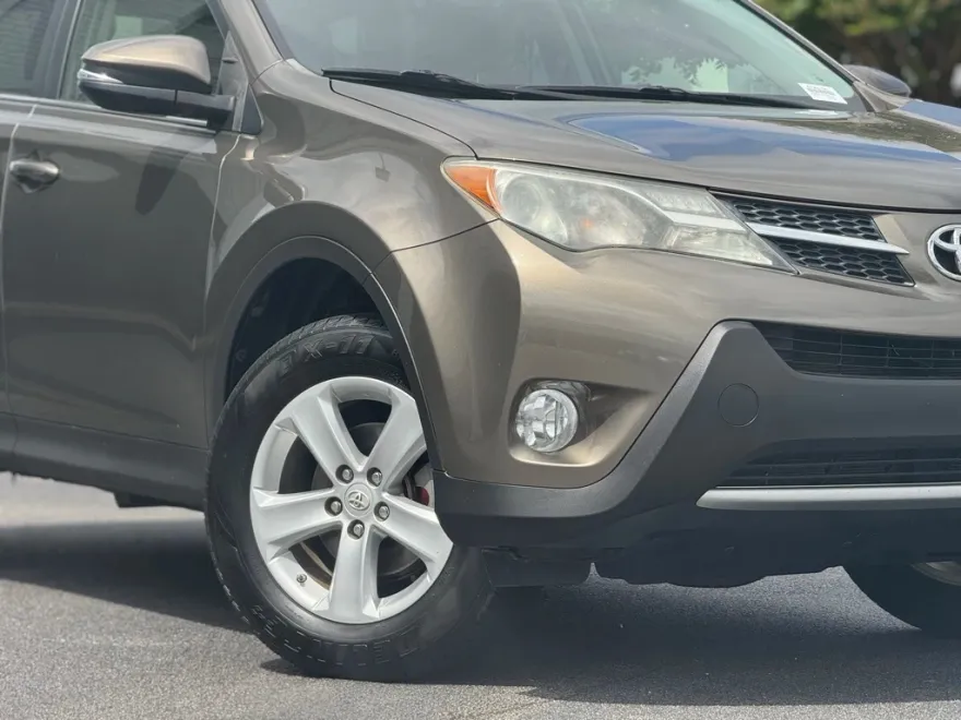 2014 Toyota RAV4 XLE photo 1