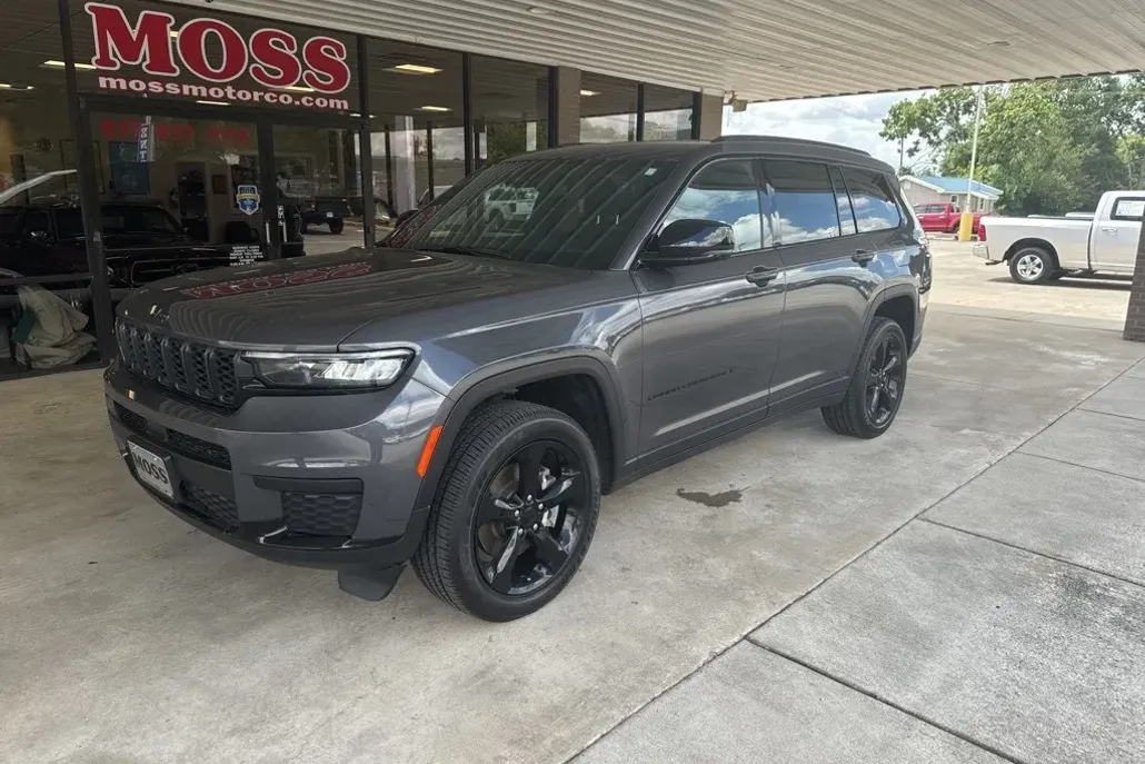 2023 Jeep Grand Cherokee Altitude photo 1