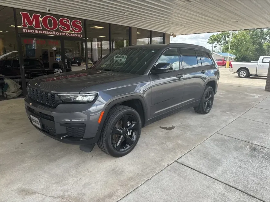 2023 Jeep Grand Cherokee Altitude photo 1