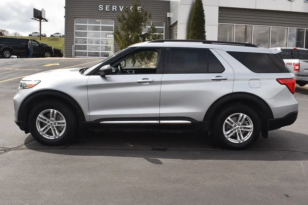 2022 Ford Explorer XLT photo 1