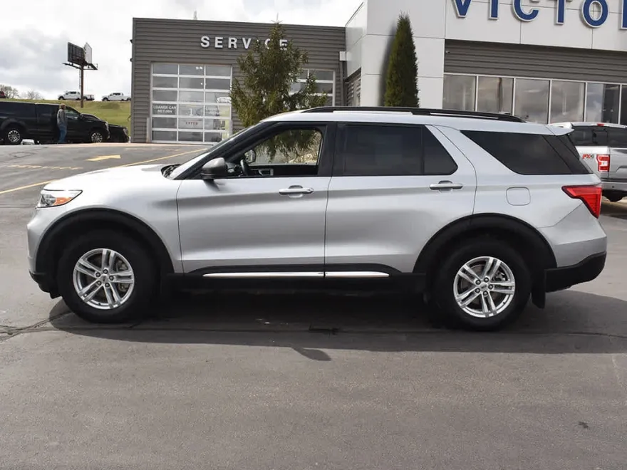 2022 Ford Explorer XLT photo 1