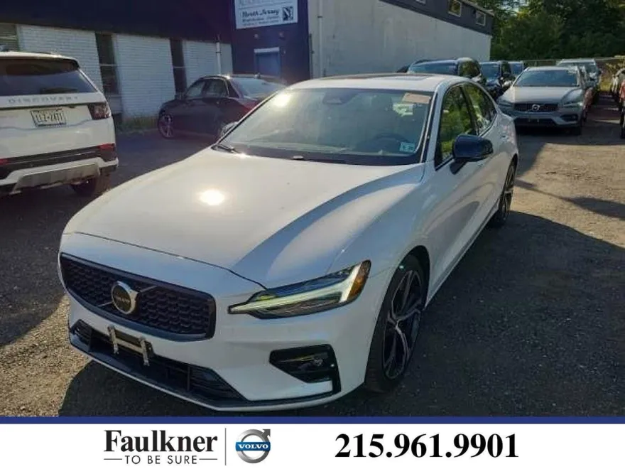 2024 Volvo S60 B5 AWD Plus photo 1