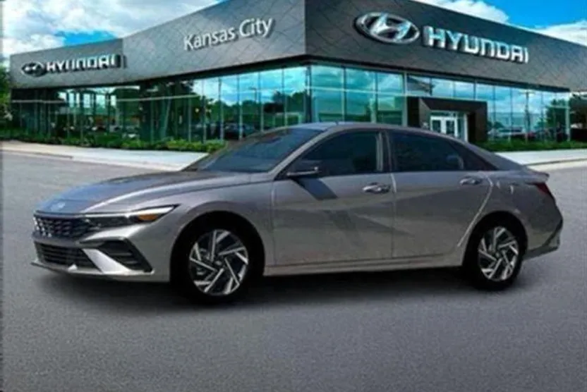 2025 Hyundai Elantra SEL Sport photo 1