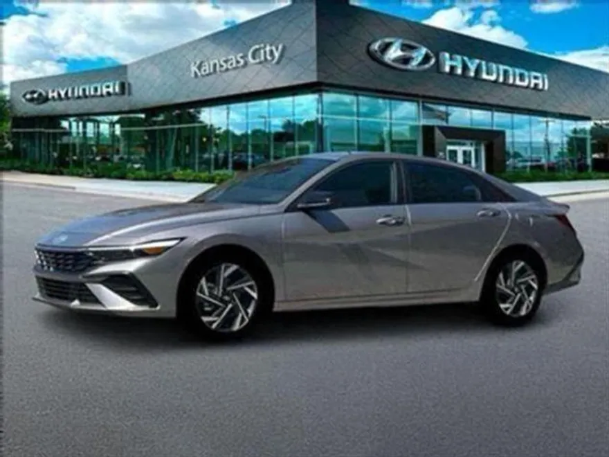 2025 Hyundai Elantra SEL Sport photo 1