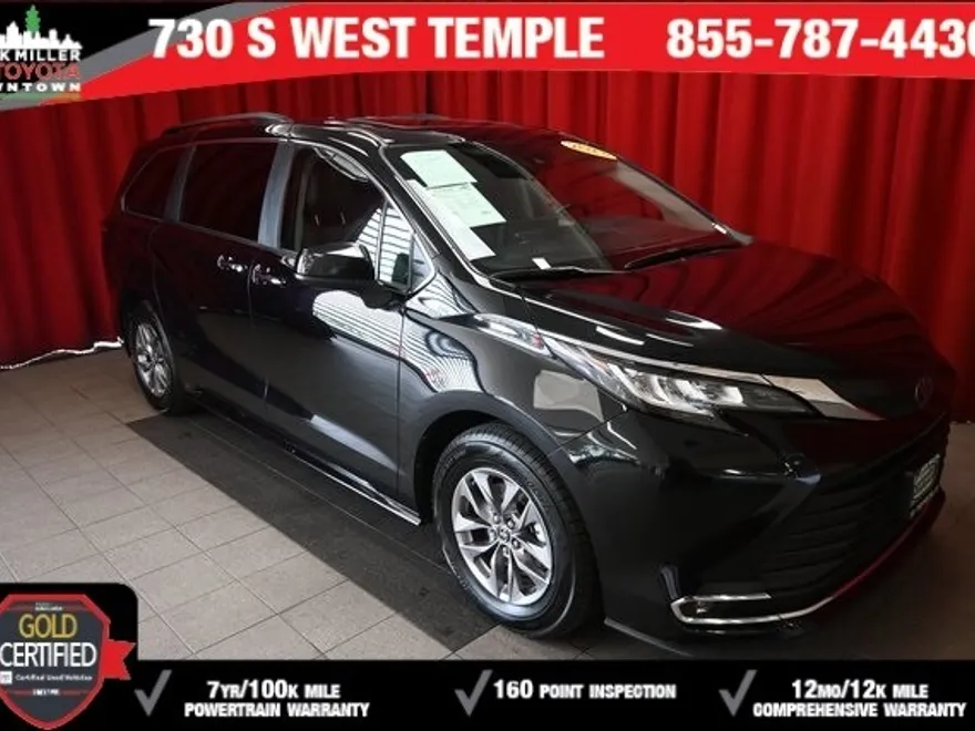 2023 Toyota Sienna XLE photo 1