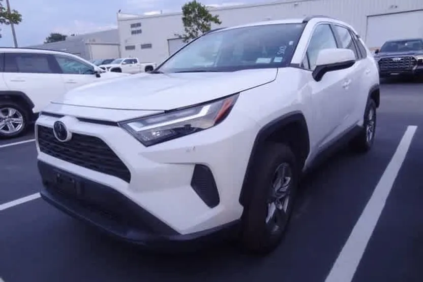 2024 Toyota RAV4 XLE photo 1