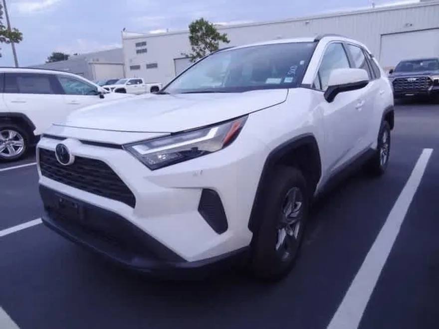 2024 Toyota RAV4 XLE photo 1