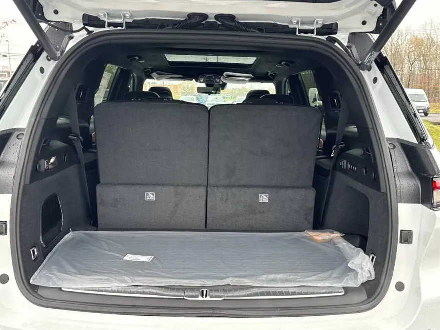2025 Jeep Grand Cherokee L Summit photo 13