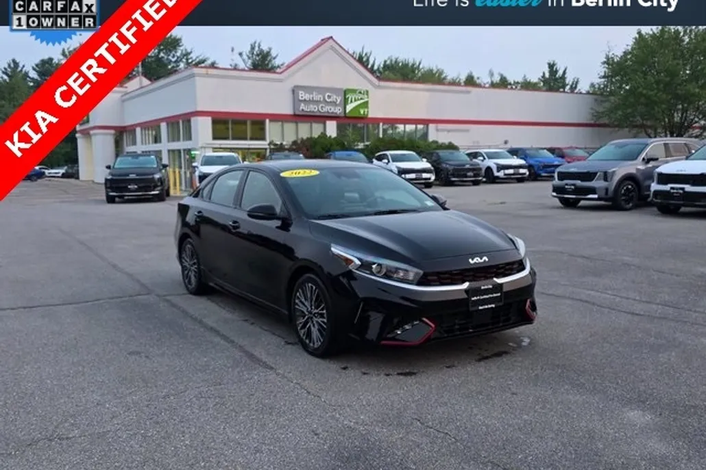 2022 Kia Forte GT-Line photo 1