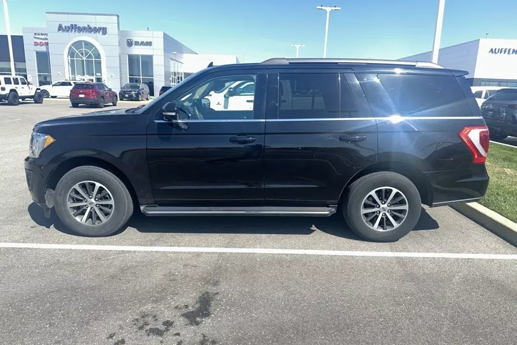 2020 Ford Expedition XLT photo 1