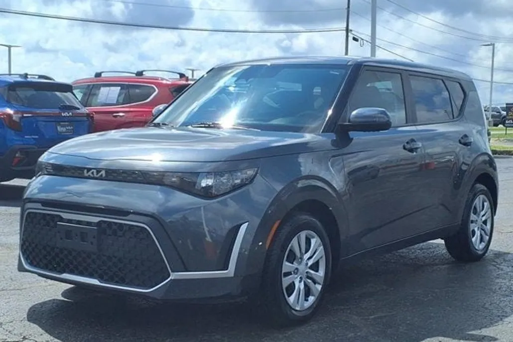 2023 Kia Soul LX photo 1