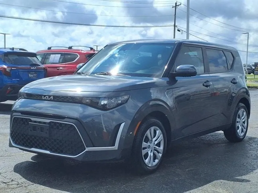 2023 Kia Soul LX photo 1