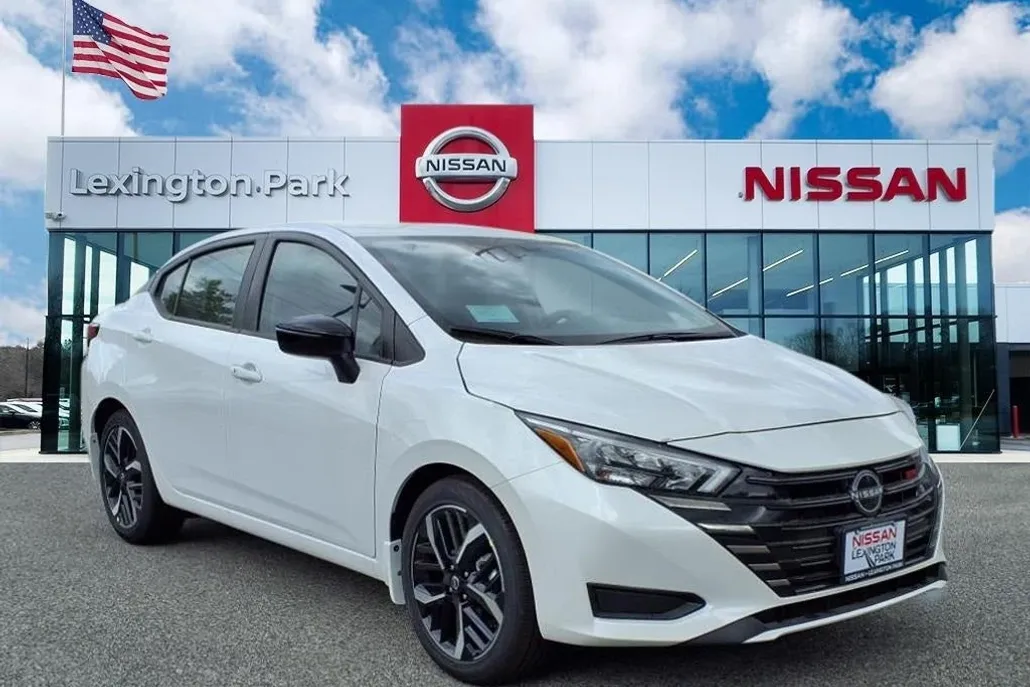 2025 Nissan Versa 1.6 SR photo 1