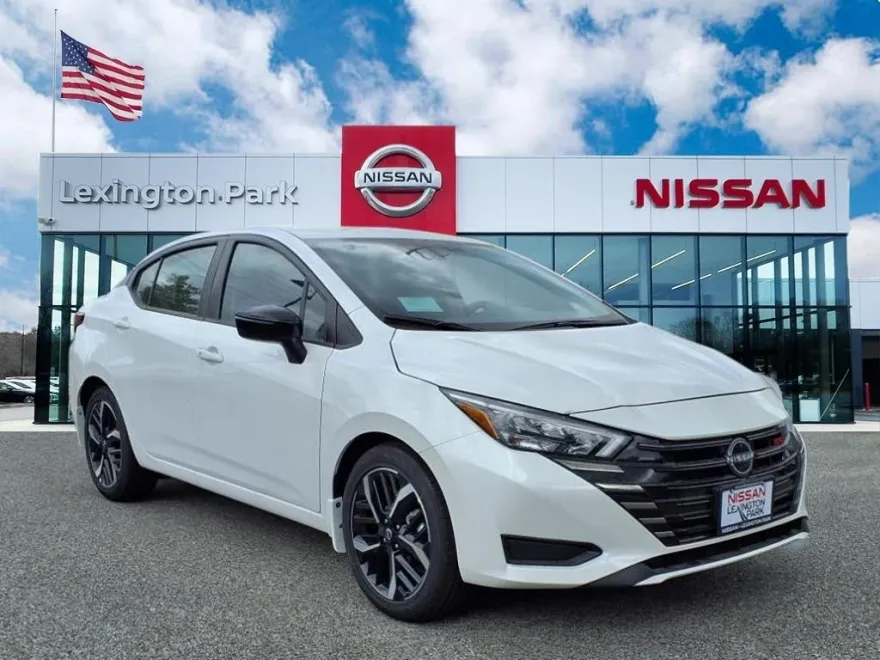 2025 Nissan Versa 1.6 SR photo 1