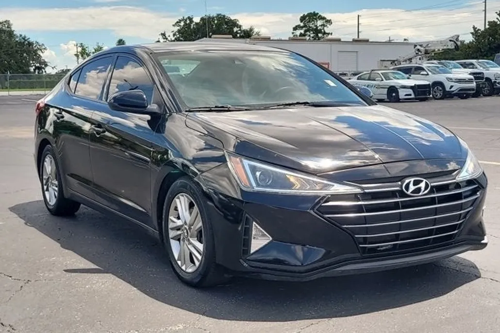 2019 Hyundai Elantra SEL photo 1