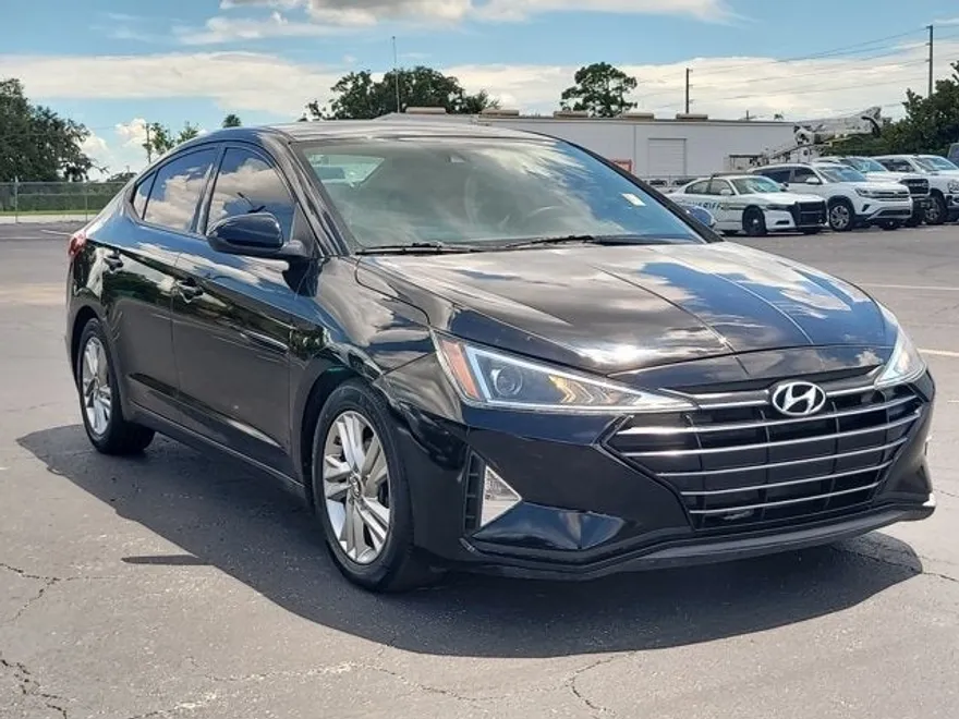 2019 Hyundai Elantra SEL photo 1