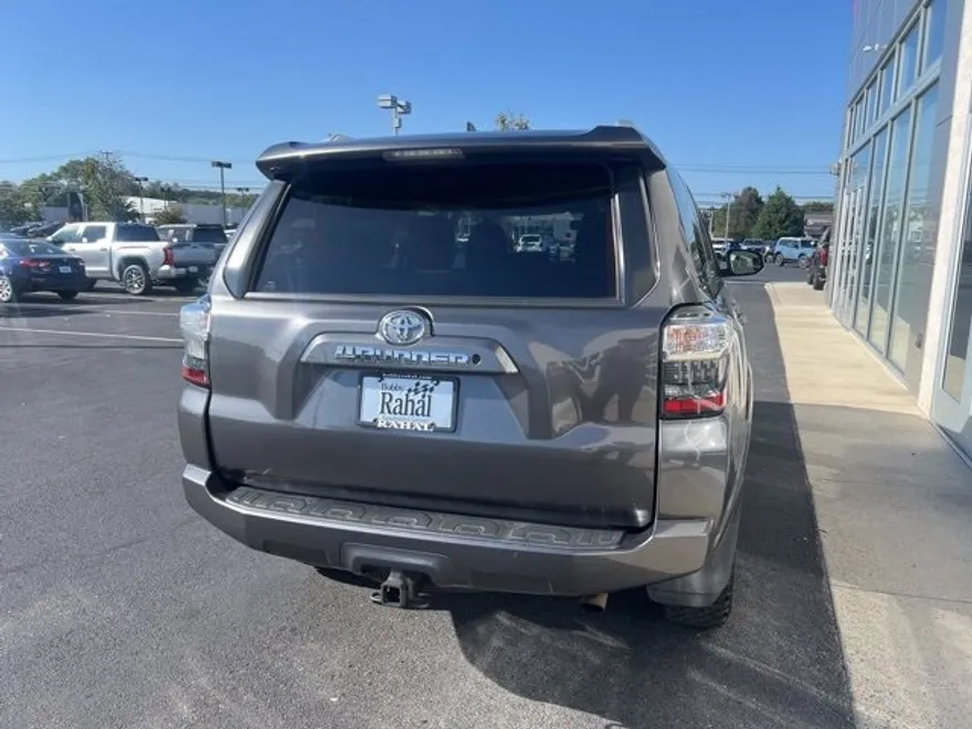 2017 Toyota 4Runner SR5 photo 1