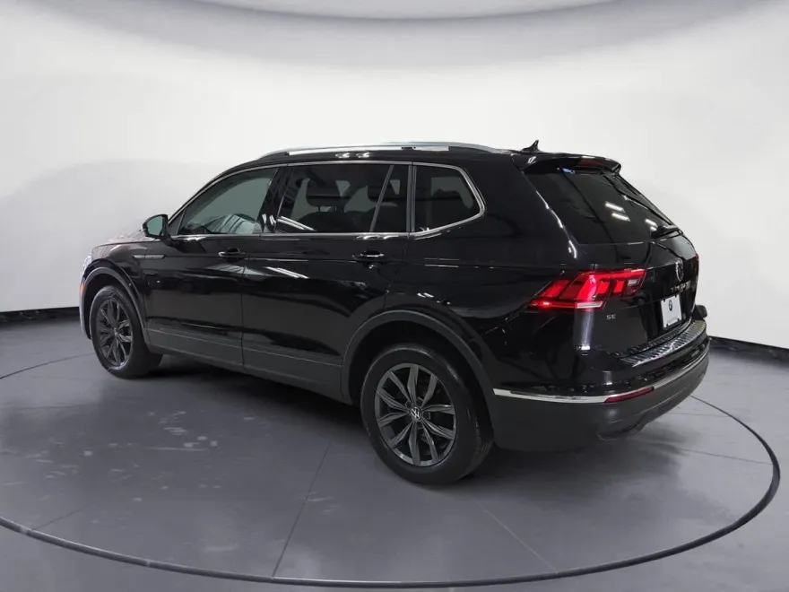 2022 Volkswagen Tiguan SE photo 1