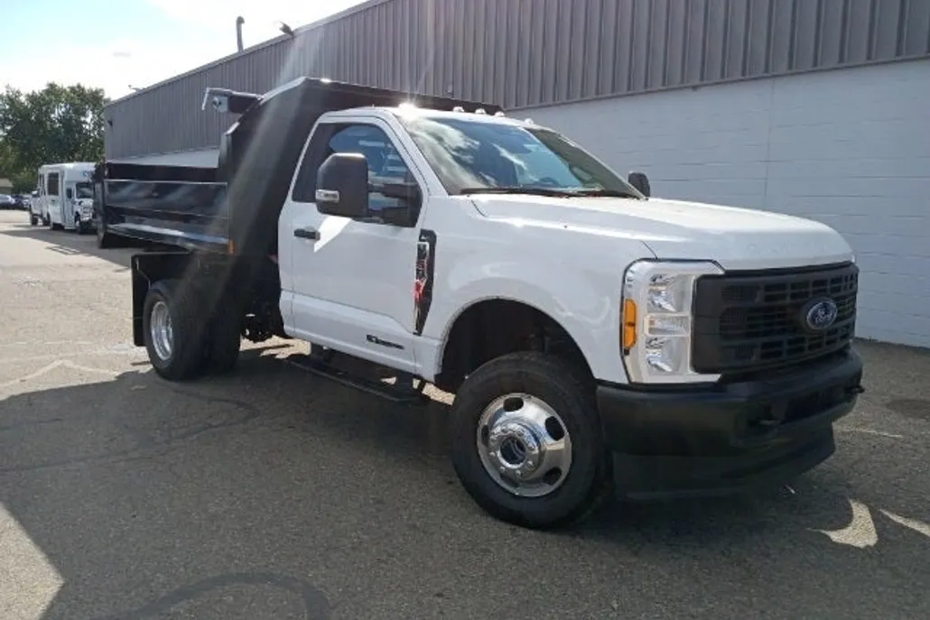 2023 Ford F-350 photo 1