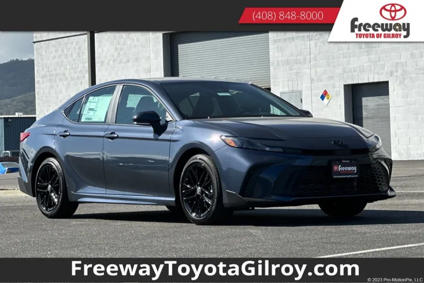 2026 Toyota Camry SE photo 1