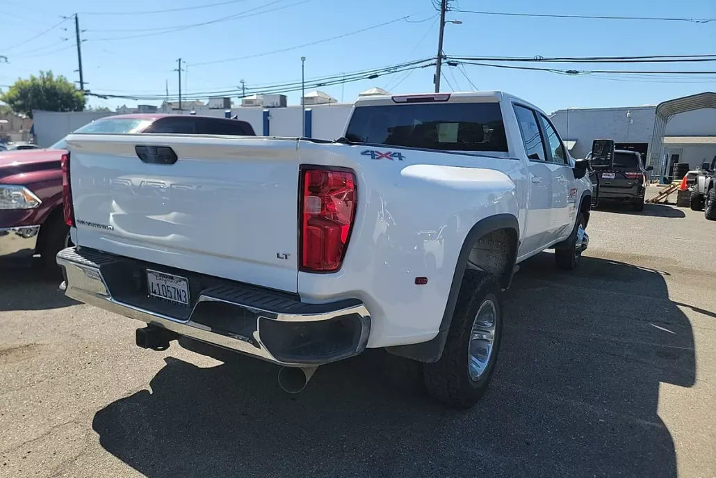 2022 Chevrolet Silverado 3500HD LT photo 1