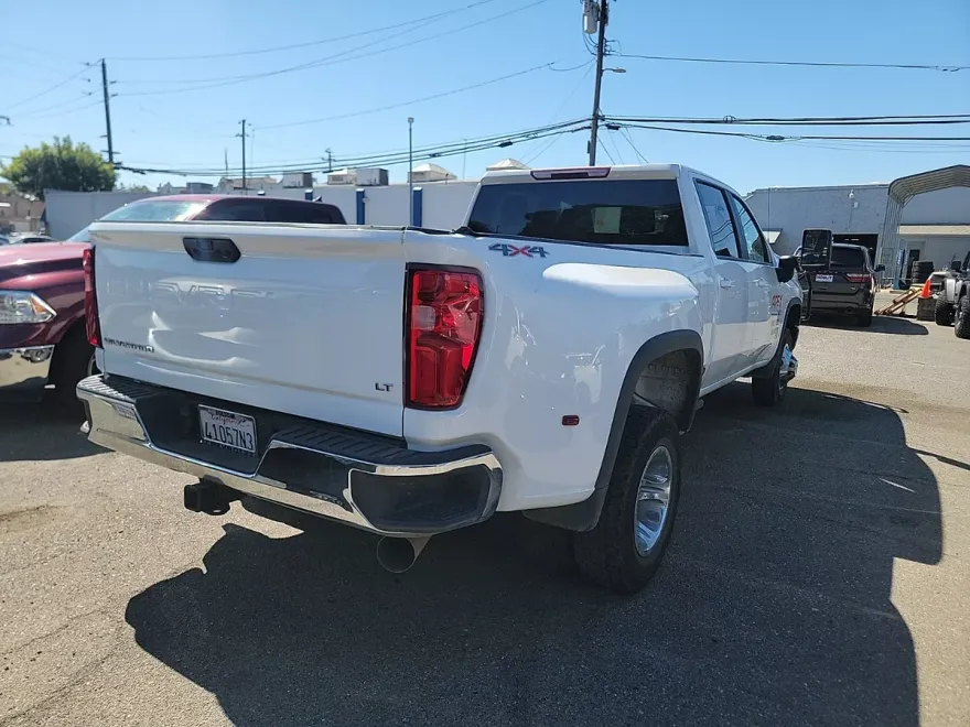 2022 Chevrolet Silverado 3500HD LT photo 1