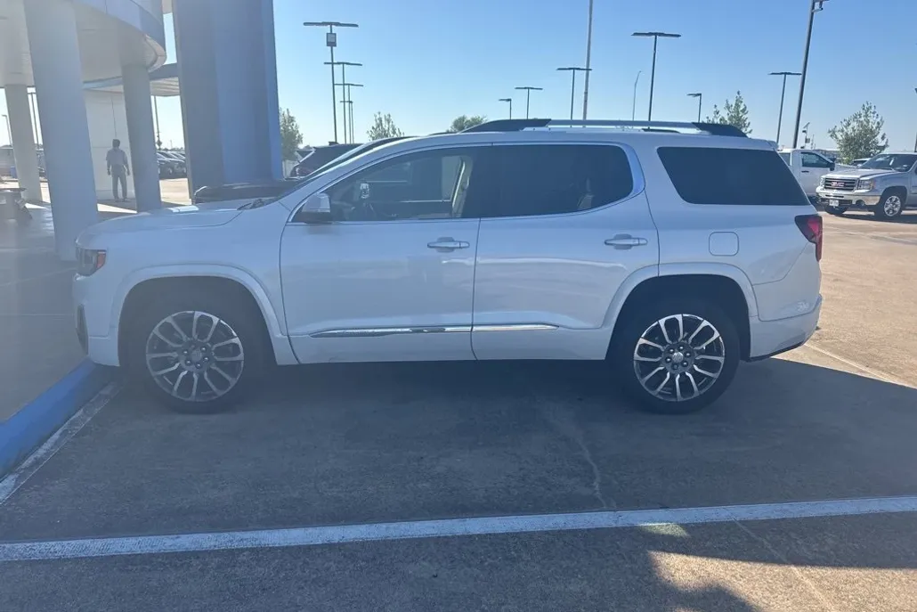 2022 Gmc Acadia Denali photo 1