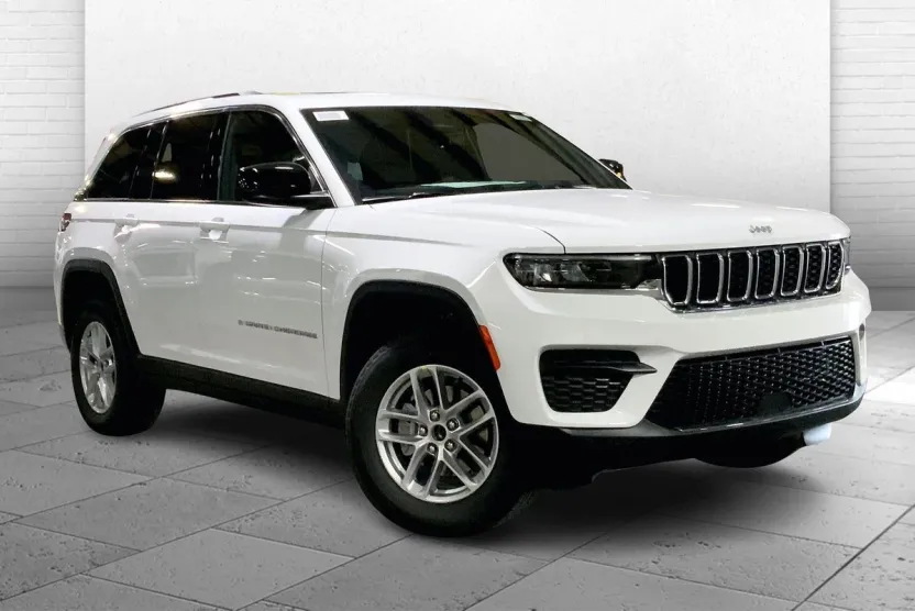 2025 Jeep Grand Cherokee Laredo photo 1