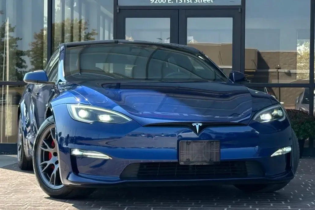 2023 Tesla Model S Plaid photo 1