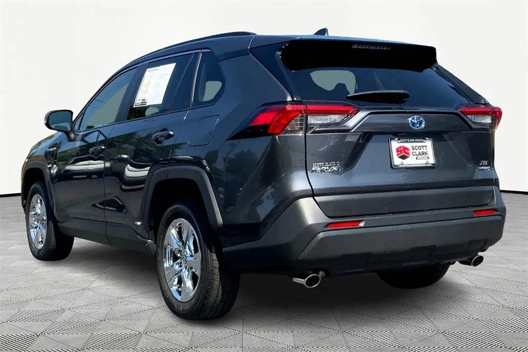 2021 Toyota RAV4 Hybrid XLE photo 1
