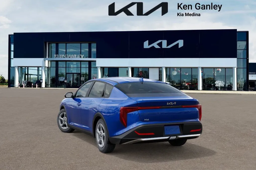 2025 Kia K4 LXS photo 1