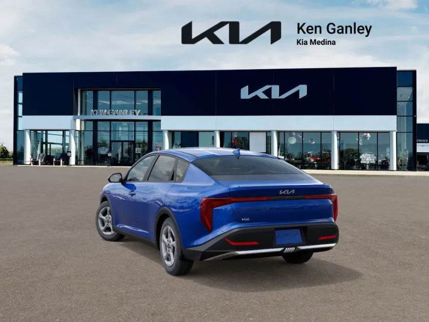 2025 Kia K4 LXS photo 1