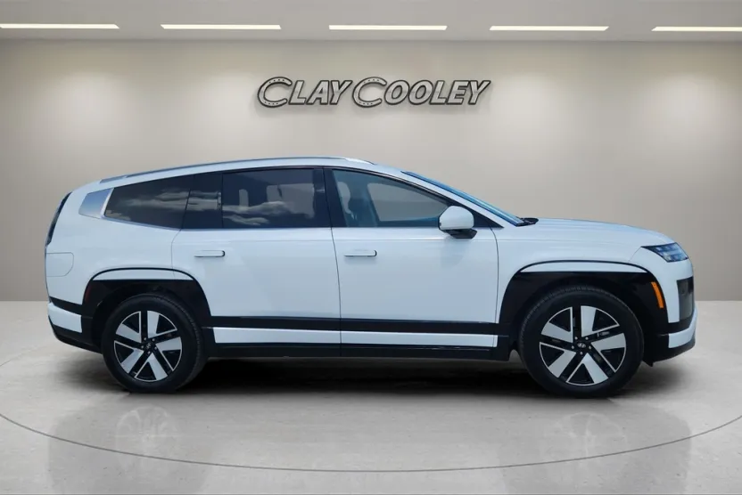 2026 Hyundai Ioniq SEL photo 1