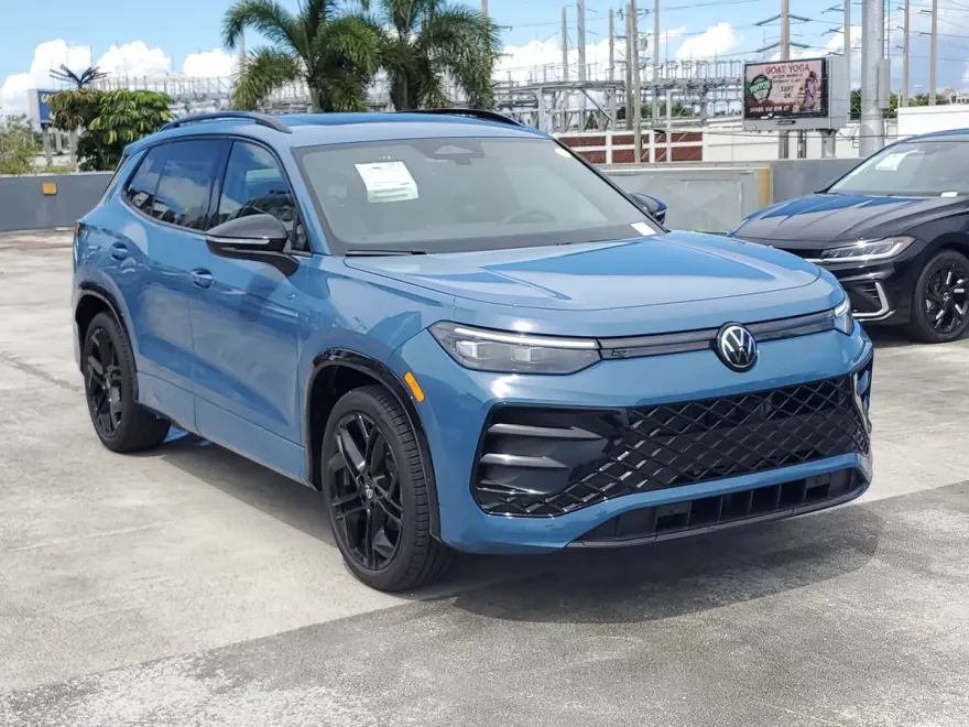 2025 Volkswagen Tiguan SE R-Line Black photo 1