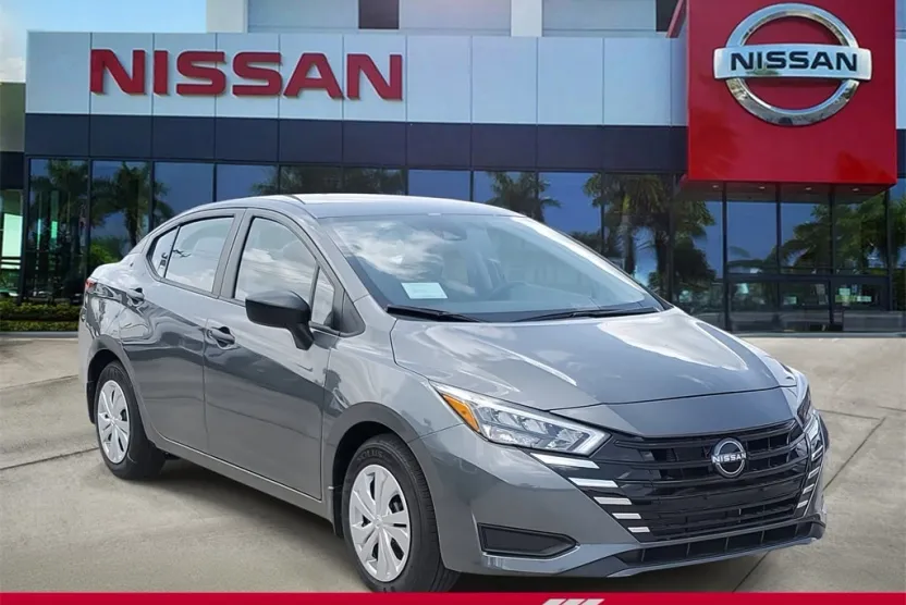 2025 Nissan Versa 1.6 S photo 1