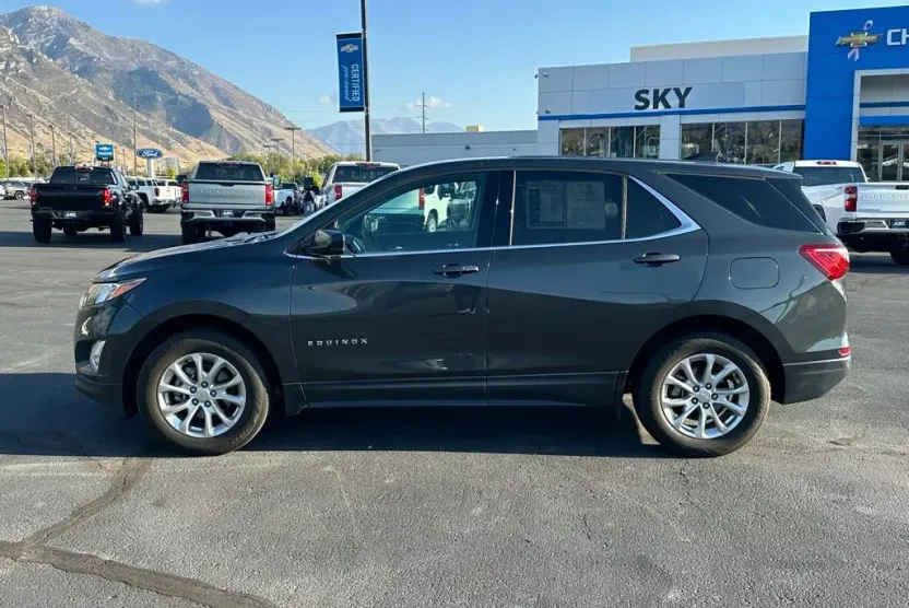 2020 Chevrolet Equinox LT photo 1
