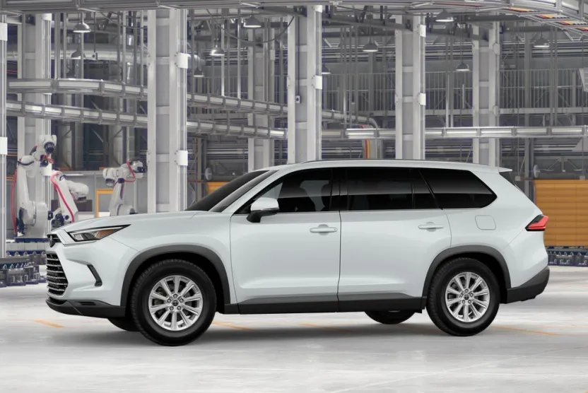 2026 Toyota Highlander Hybrid XLE photo 1